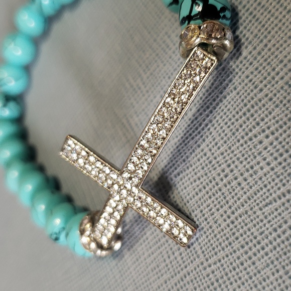 New Fashion/Costume Jewelry Rhinestone Cross and Turquoise Bead Stretch Bracelet - Picture 2 of 6